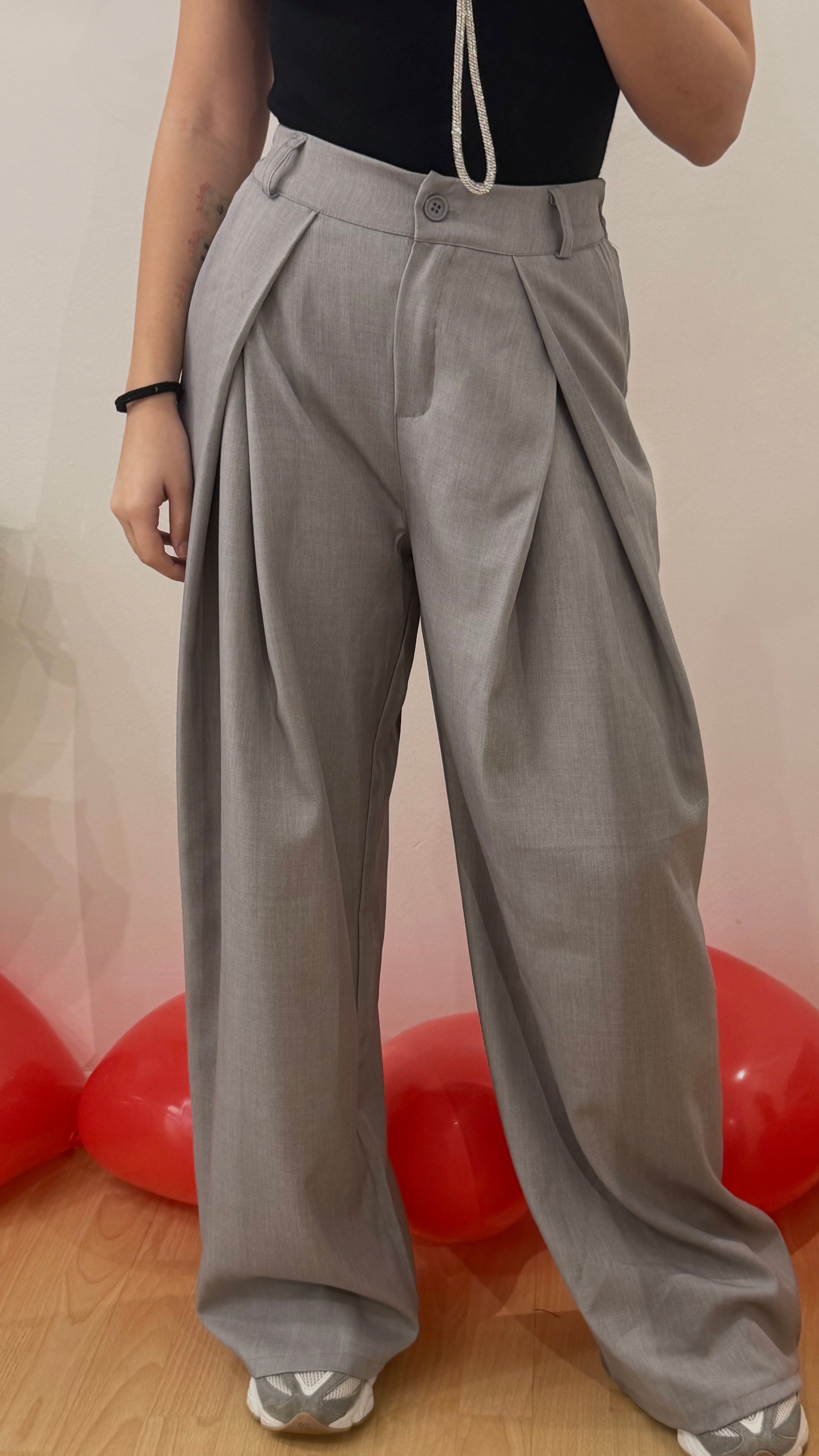 pantaloni larghi, comodi
